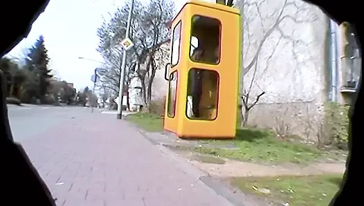 Стажёрка удовлетворяется перед бегущей камерой