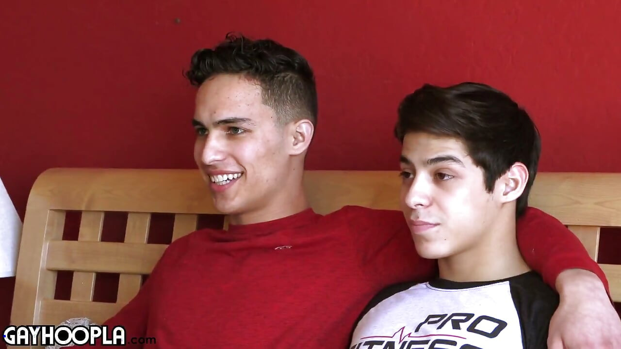 Str8 Newbies Jacob Booker dan Marc Wallace berkongkek