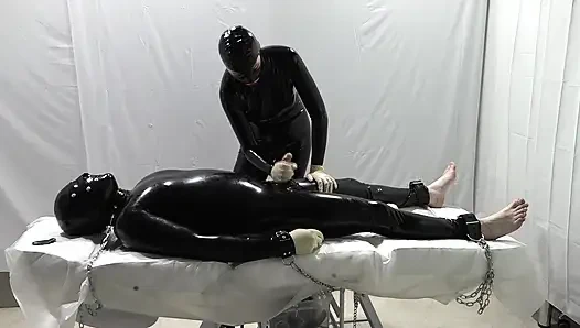 Bayan Dominatrix ve bir köle üzerindeki deneyleri.