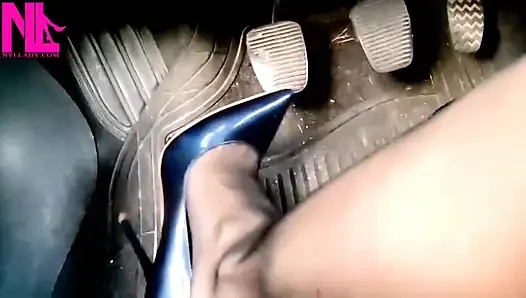 Sexy Schuhspiel in Büffelblauen Pattent Pumps