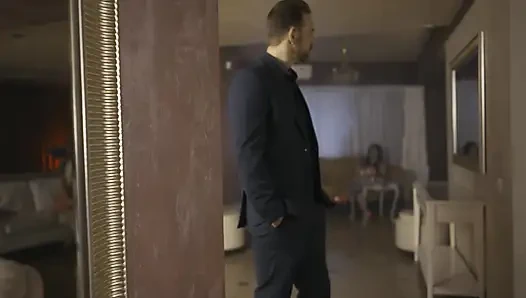 Blonde Bombe Hämmert Muschi Und Nimmt Schwanz Wild Tief in Den Hals