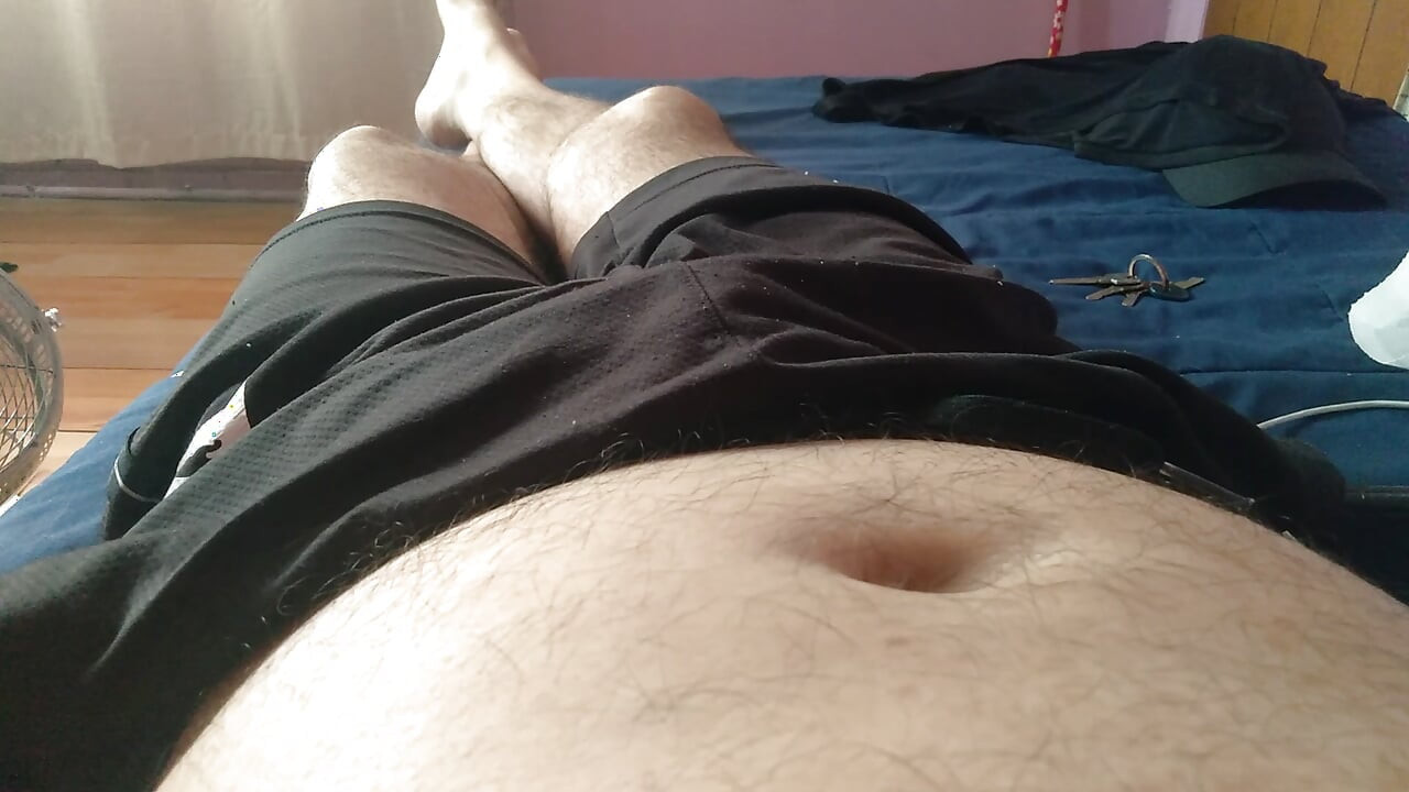 Γυμνός τύπος και η πούτσα του πρέπει να κάνουν έρωτα