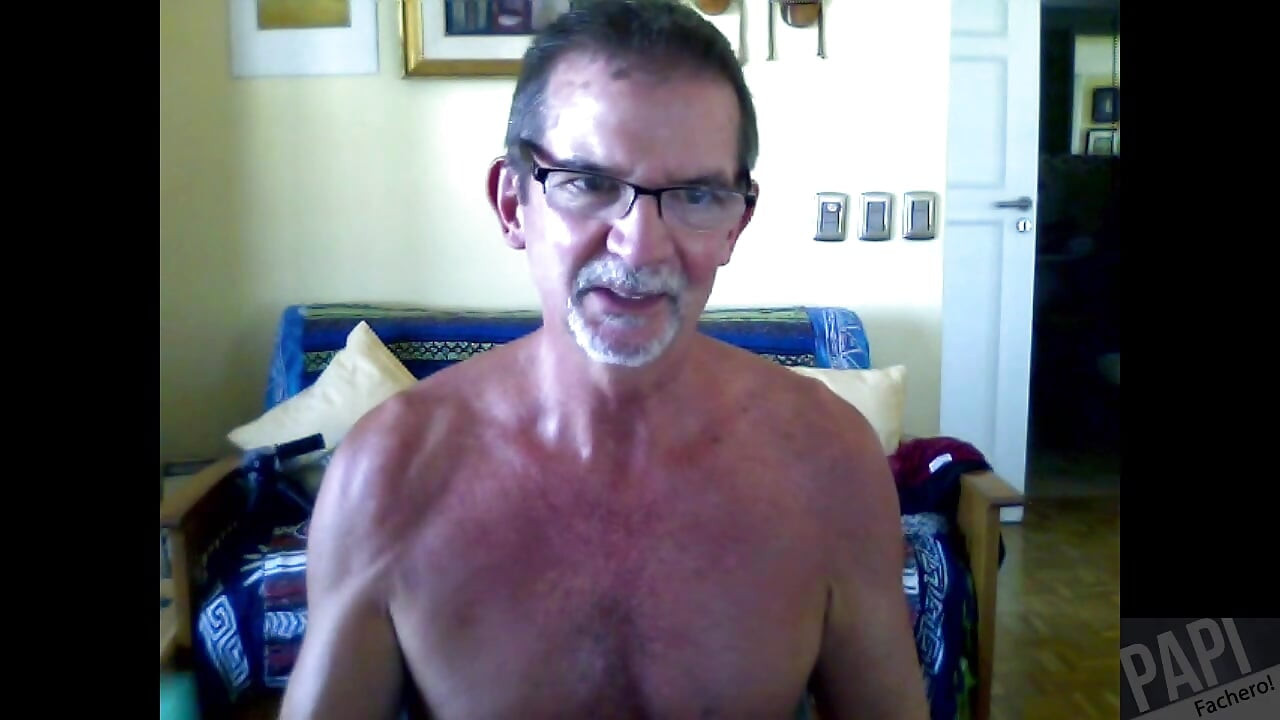 Comparing my Old MicroSoft LifeCam VX-2000 Webcam with a new HD Logitech C922 Pro Stream Webcam