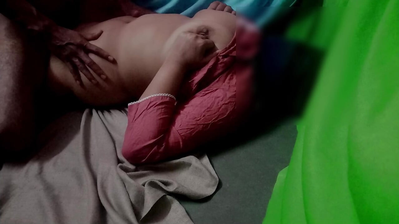 DESI Village beautiful girl tight pussy outdoor MMS Indian Village Life first time girl