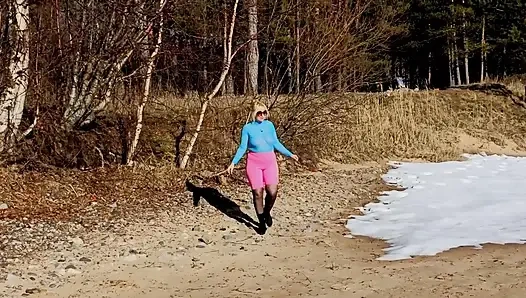 Sexy outfit für frühlingsspaziergang