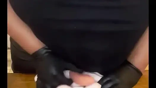 Aku lagi asik strap-on pakai strap-on favoritku!