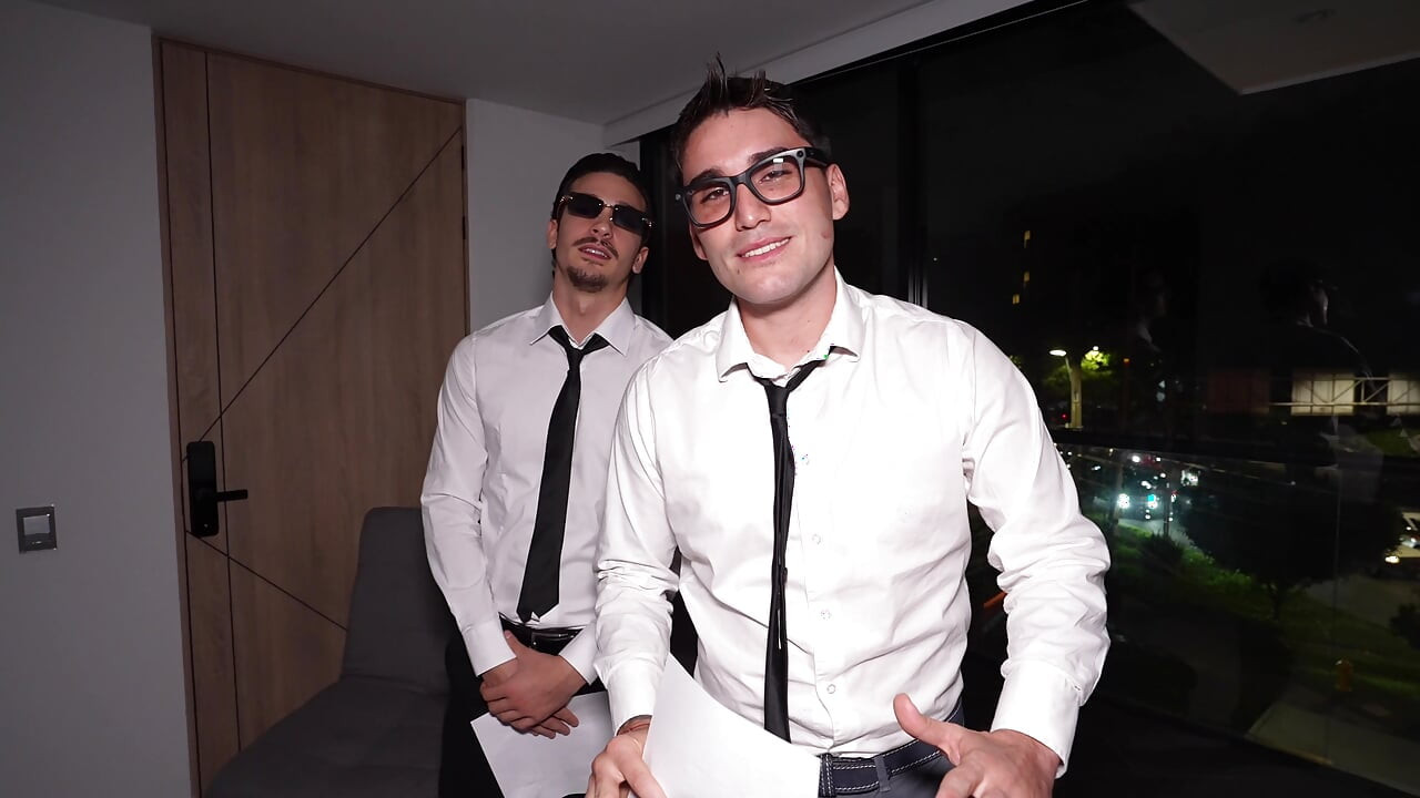 Savršena drolja odjednom uzima dva italijanska kurca i uništava joj dupe - Yenifer Chacon