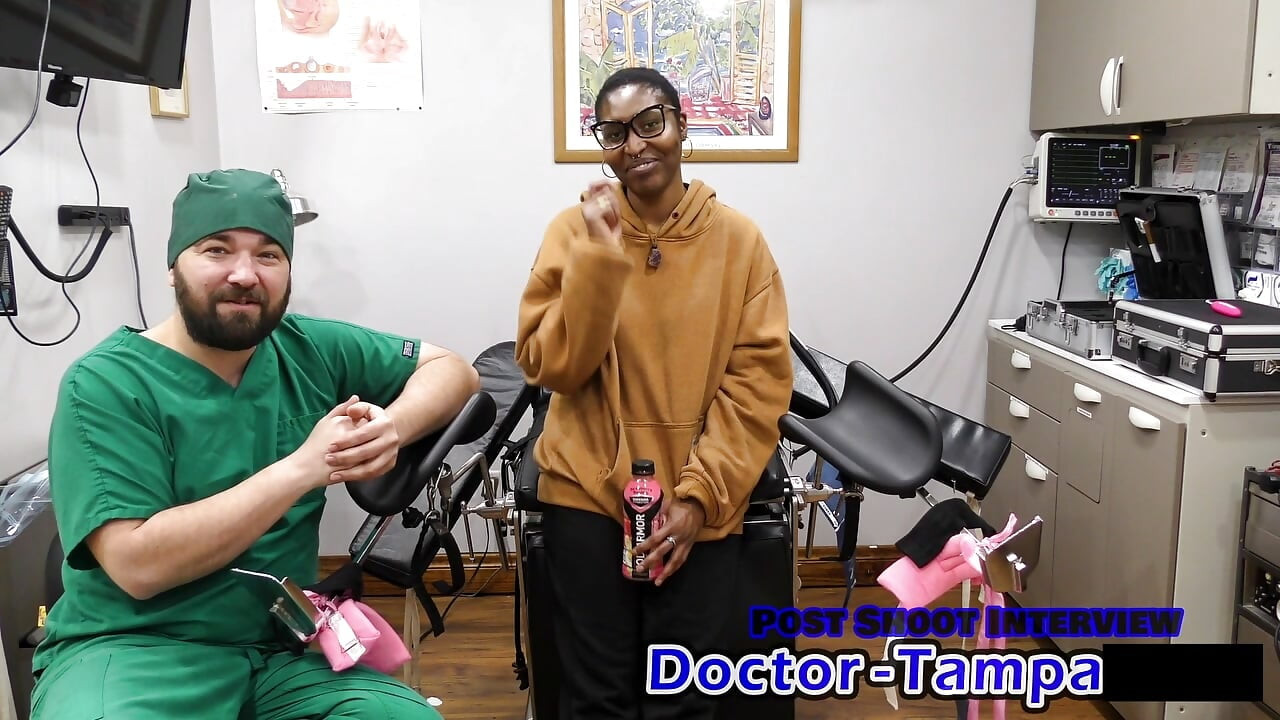 タンパ医師 - デイジー・マインクスの初めての婦人科検査