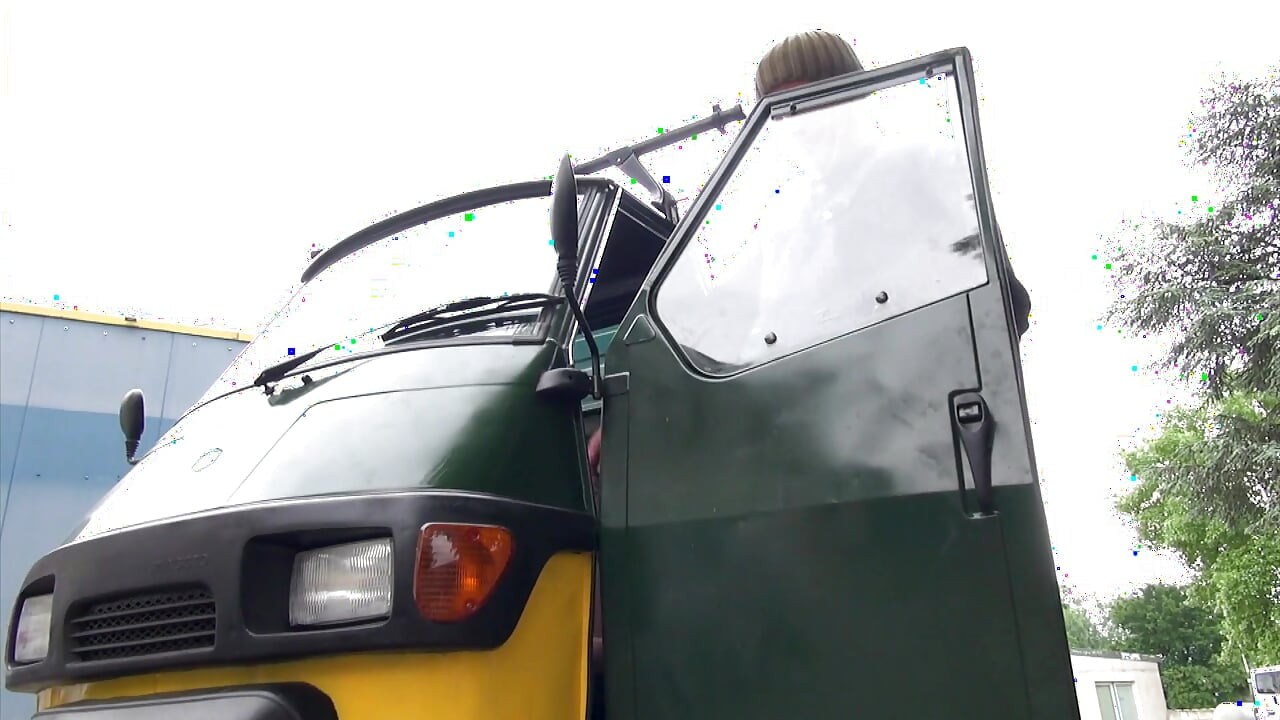 MILF bertatu bertetek besar seronok berkongkek di bilik air