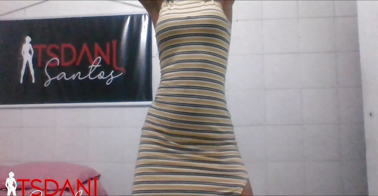דניאלה סנטוס הסקסית והמפתה רוקדת ואז מגיעה לאורגזמה.