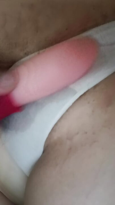 Je me caresse la chatte pour obtenir un orgasn