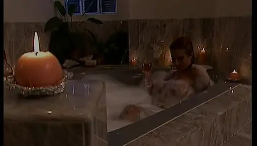 Шлюшка с большой грудью скачет на члене ебаря, затем получает сливки в помещении