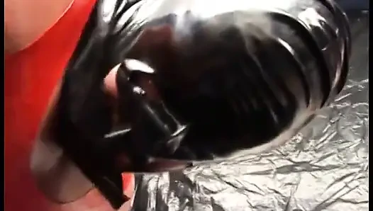 Strenge blonde domina bläst sklavenschwanz und lässt ihn ihre breite fotze bohren