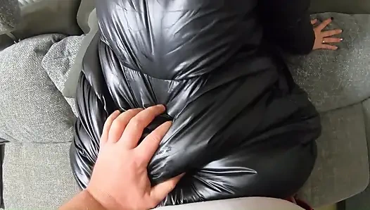 Aku udah nggak sabar untuk ciuman sama suamiku yang doyan selingkuh setelah aku nyepong kontolku sampai aku crot banyak banget