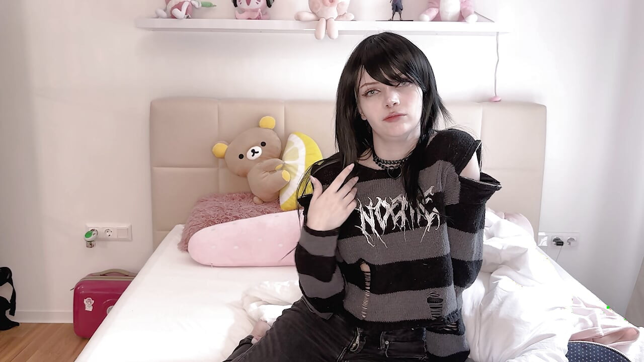 Emo tinejdžerka jebana jako po prvi put na kućnoj zabavi
