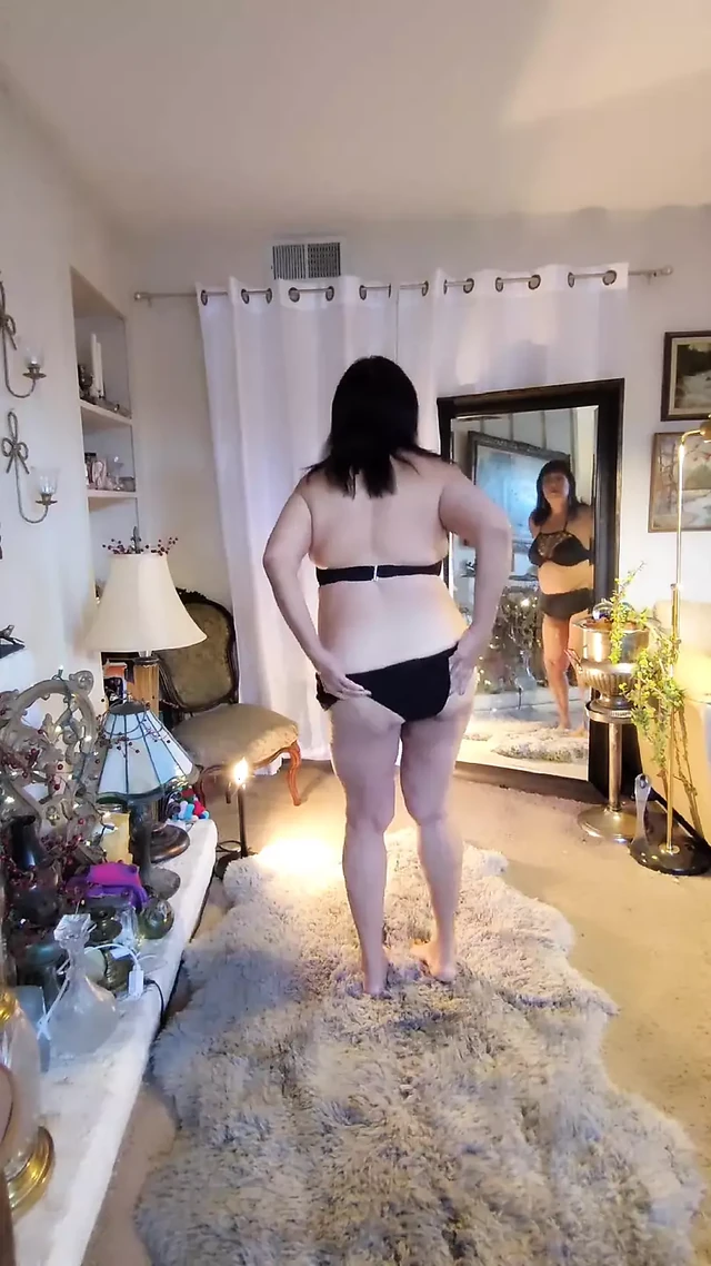 Mature with Hairy Pussy Dancing Striptease
