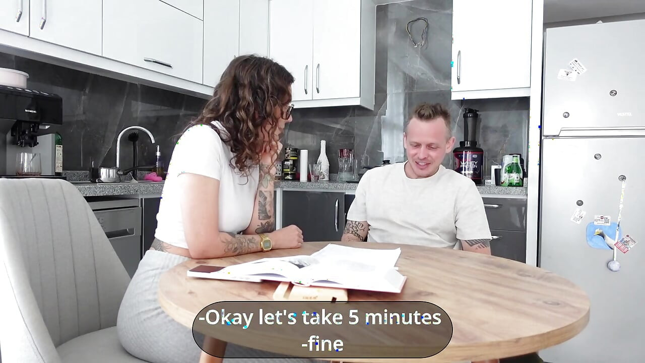 Profesoara de engleză nenorocită nu are nicio problemă să se joace cu un elev!