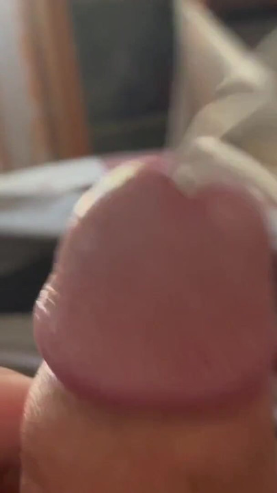 为肮脏的饥渴奴隶痛苦地自慰 | 短片 1