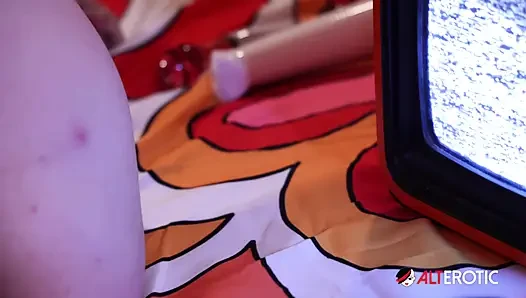 Blonde sextopf kitt jones spielt mit sich selbst