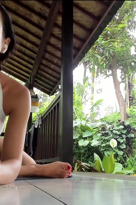 Way Too Hot Outdoor Booty Workout Barefoot & Abs