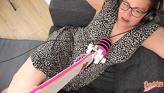 Islak amcığımın sikiş-asmr'si ve emrimde dölleme ile edepsiz konuşma tepkisi videosu