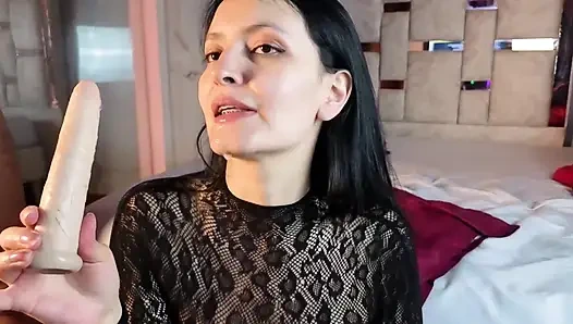 Schlampiges dildospiel: Ich lass mein gesicht getränkt zurück