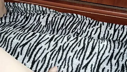 Külotunu Çıkarmadan Aynanın Önünde Ev Yapımı Mastürbasyon