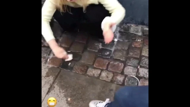 Delicious girl peeing