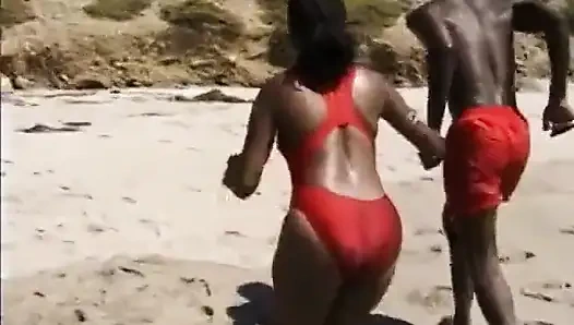 Wanita non eropa yang disukai menggenjot kontol besar di pantai berbatu