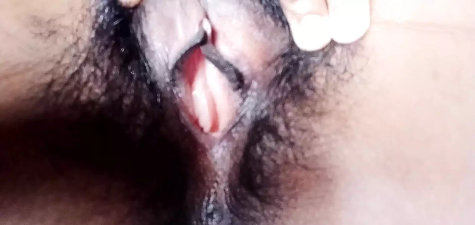 德西女孩与美丽的奶子和毛茸茸的阴户 35