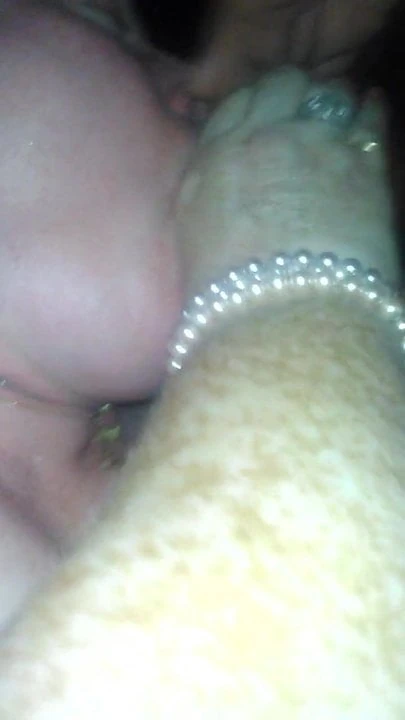 grosse pute qui suce ma grosse bite et avale jus