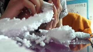 Snow Snow Devil царапает ногти на ногтях