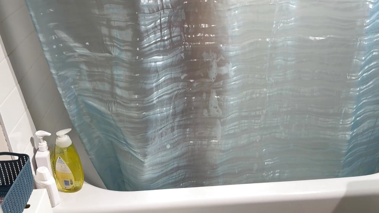 Step sister shower time. Her juicy ass makes me horney