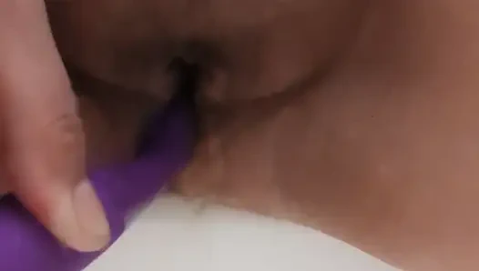 Текущая мокрая киска крупным планом