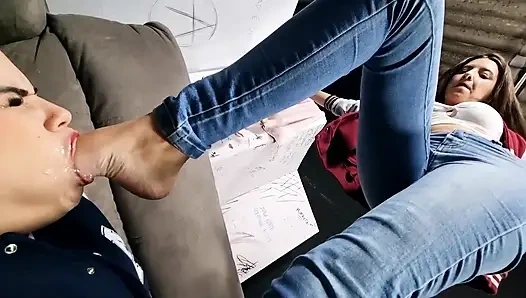 kaki ekstrem sampai kaki murid-murid ini dientot habis-habisan