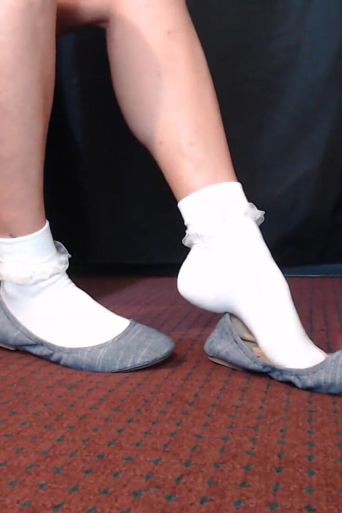 Ruffled socks gray balletflats shoeplay
