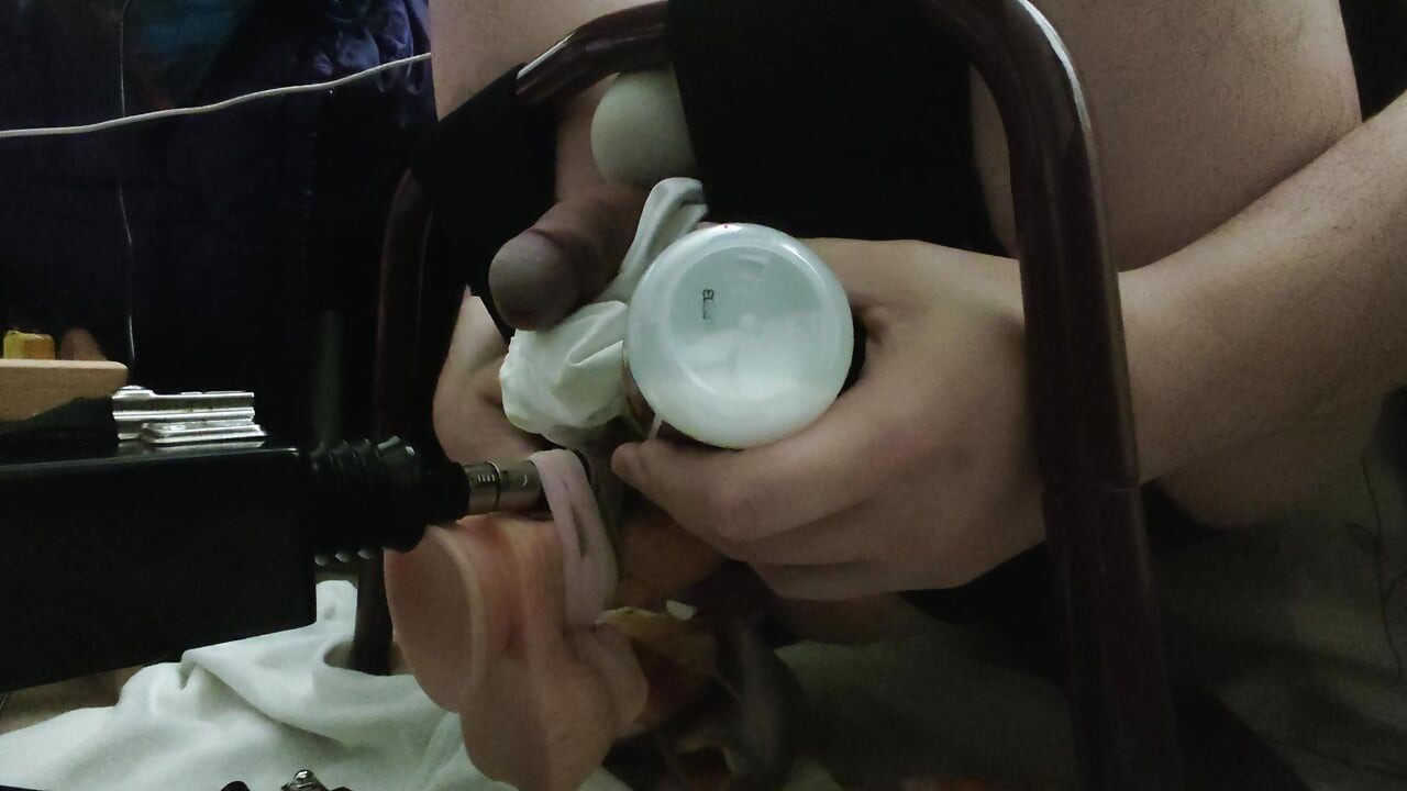 肛门训练和娘娘腔高潮用性爱机器和魔杖