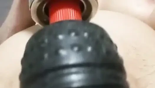 Yatakta tek başına vibratör orgazmı