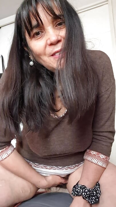 Stepmother silente shwing her lover on camera Who  is Washington armando without underwear