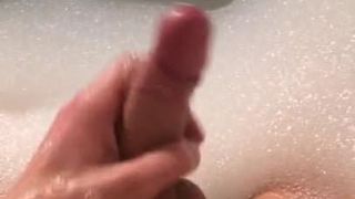Sexy Analhengst beim Wixxen in der Badewanne