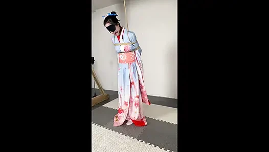 Der Höhepunkt, wie man einen Kimono an einem sonnigen Tag trägt