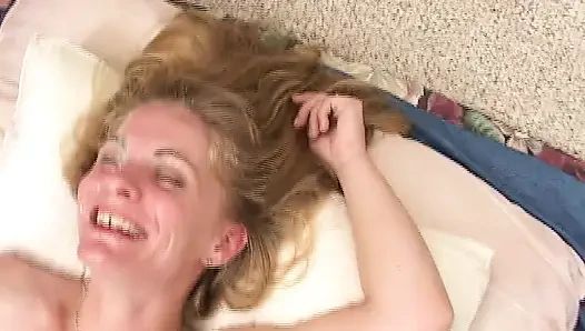 Üvey babalarına kaşıkla döl servisi yapıyor!