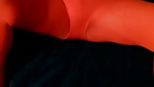 Gay cd, zayıf, yumurta, külotlu çorap ve leotarla mastürbasyon.