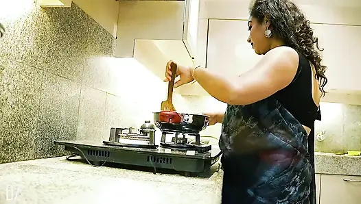 Ibu tiri dientot gaya doggy di dapur sama cowok gaul hindi di dapur