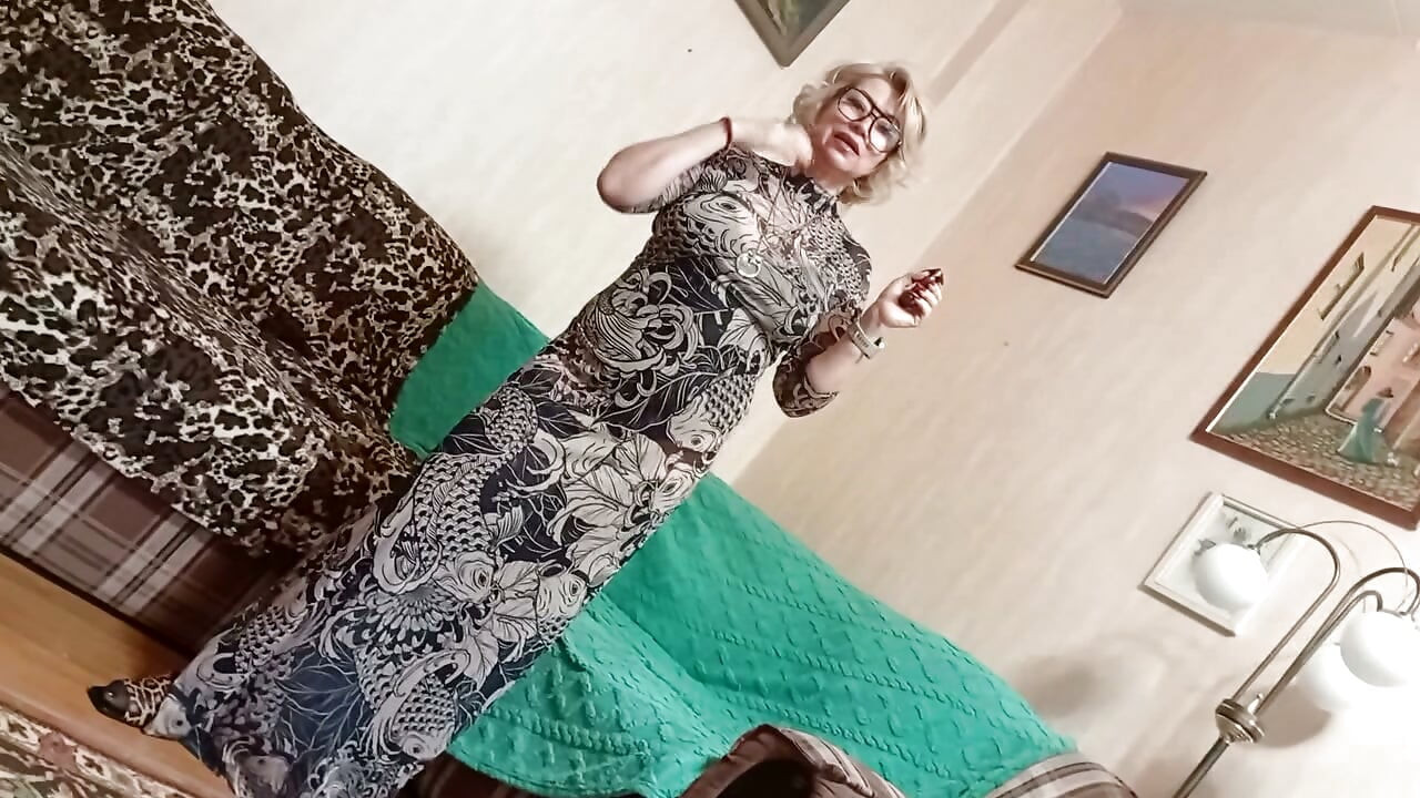 GILF next door, or a Lyrical Piece for a Naked Mature Wife & her tools: manicure, pedicure, shaved wet cunt!