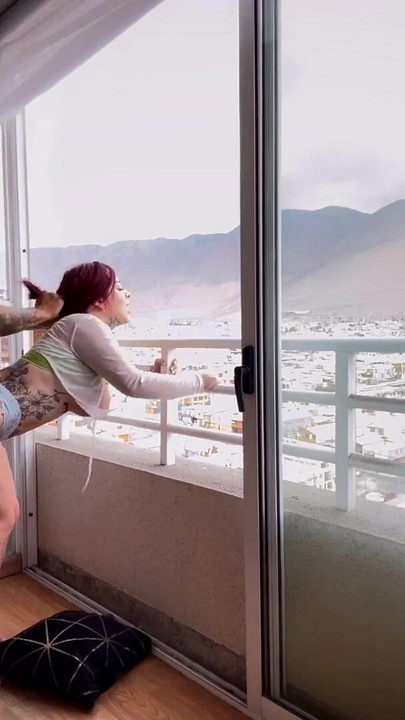 Tear my ass and let the neighbors see me (amateur porn) | Clip 1