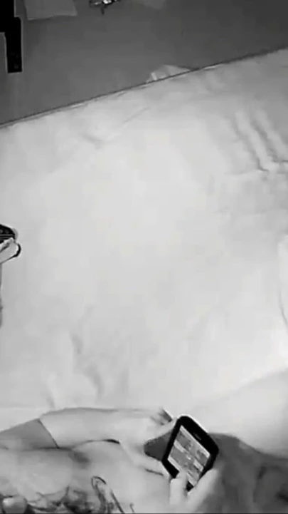 Momento icônico de "Dona de casa com tesão recebe rosto fodido, dedilhado, brincado e gozada interna, em seguida, brinca com sua buceta para terminar-se"