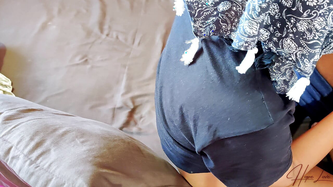 Follando a la mejor amiga virgen de mi hermanastra