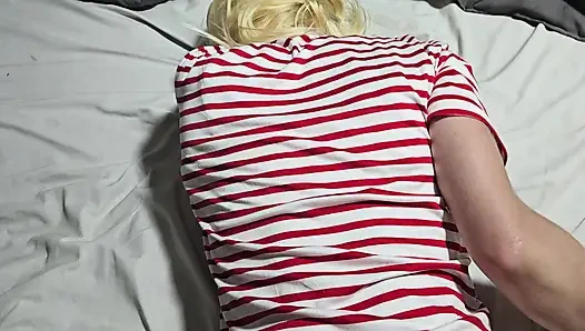 Симпатичную блондинку трахнули раком