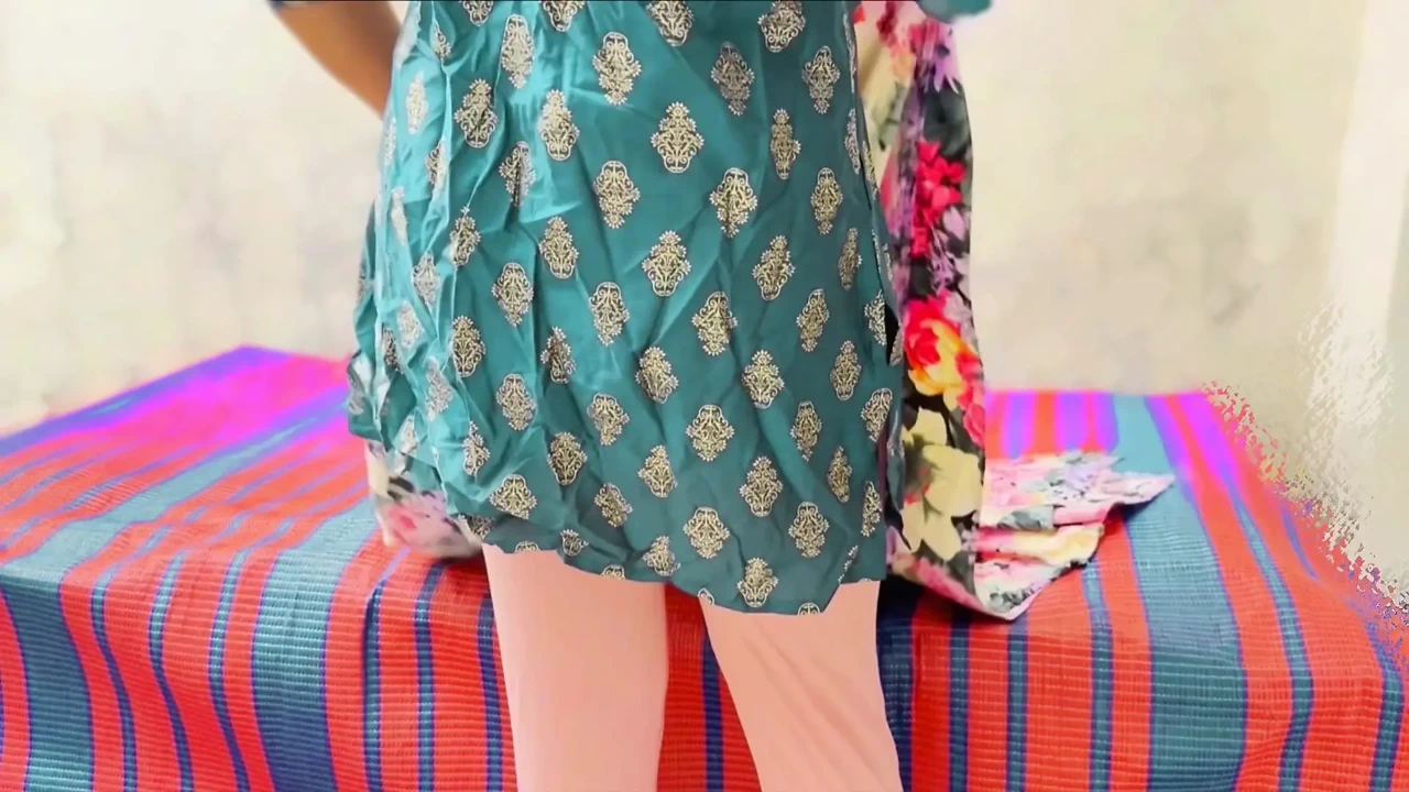 我的继妹很生气，我挤压她的奶子，操了她紧致的阴户，我的继妹重口味做爱